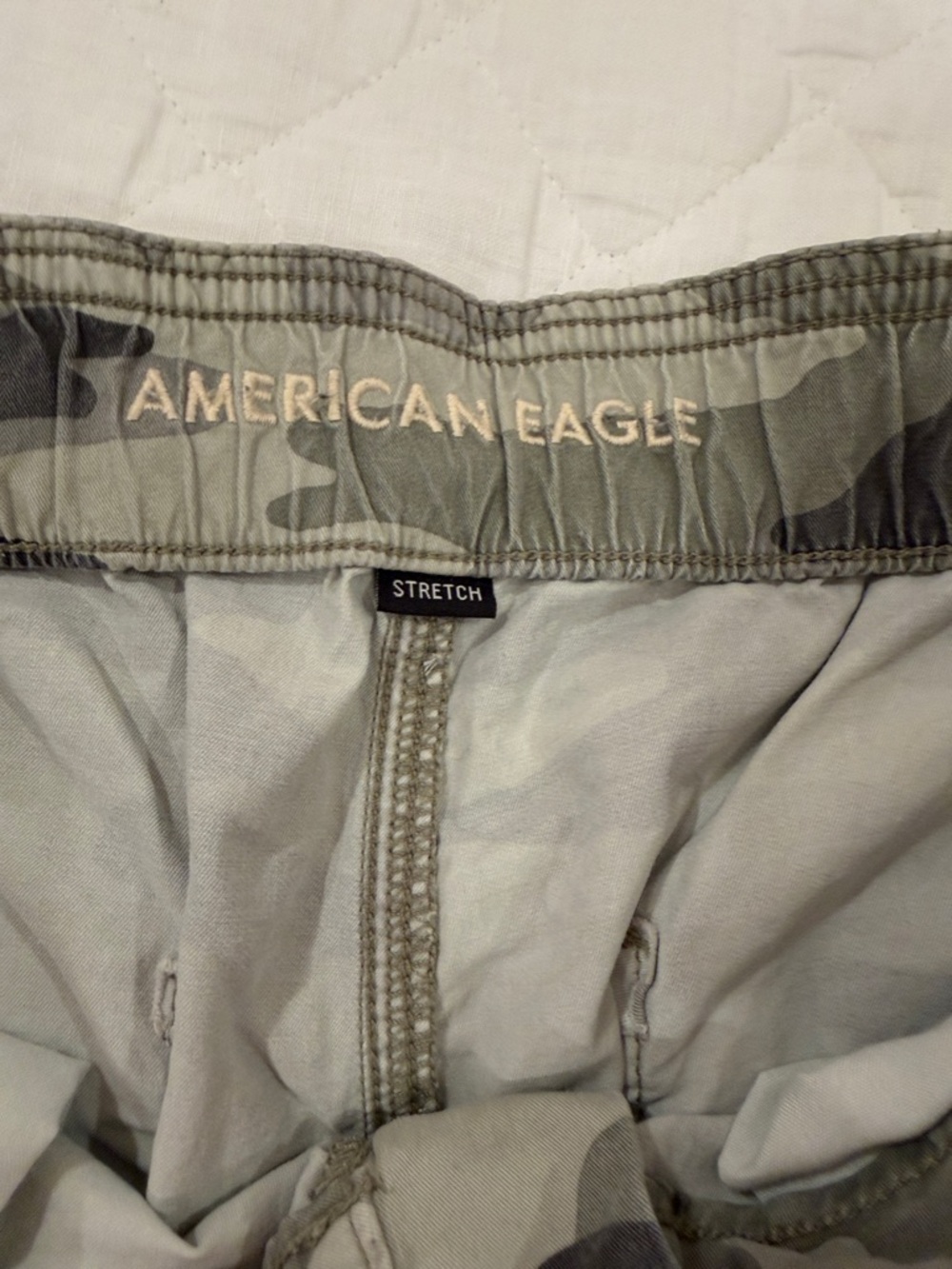 American Eagle Outfitters Women's Olive Green Camo Cargo Pants - Picture 5 of 5